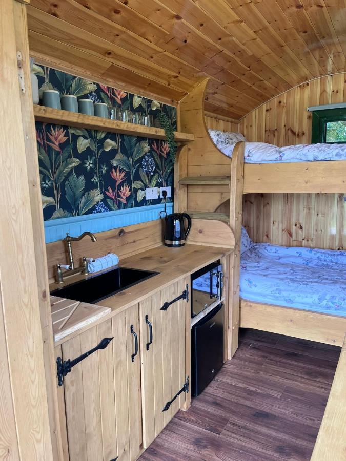 Woodie The Shepherds Hut - Sleeps 4 Chichester Exteriör bild